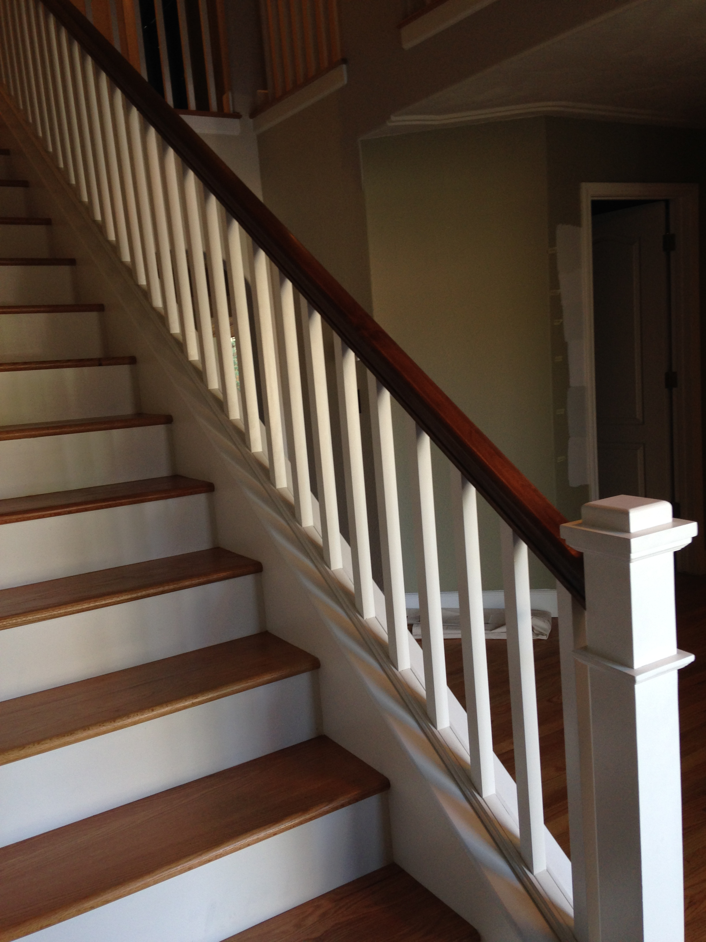 Elegant Wood Baluster Staircase Design